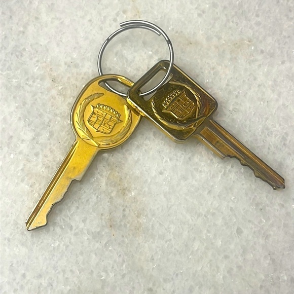 Vintage Cadillac keys Gold Plated Vehicle General Motors Keys OS - Picture 1 of 4